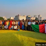 방글라데시의 주요 영화제 - A vibrant scene at the Dhaka Independent Film Festival showcasing a diverse group of young Banglades...